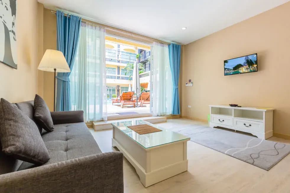 Double Suite with pool view full double bed