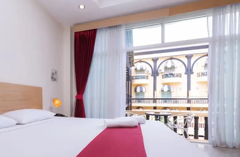 Deluxe Double room with pool view twin beds