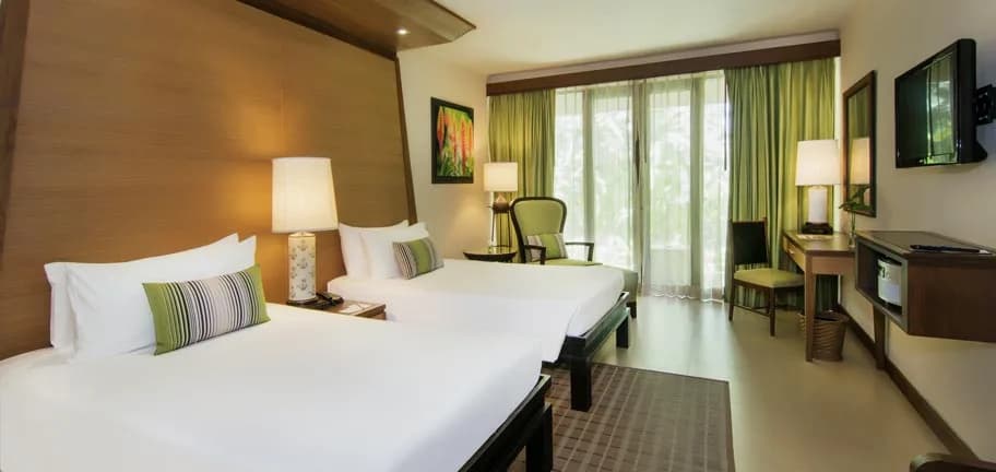 Tropical Deluxe Poolside Double room twin beds